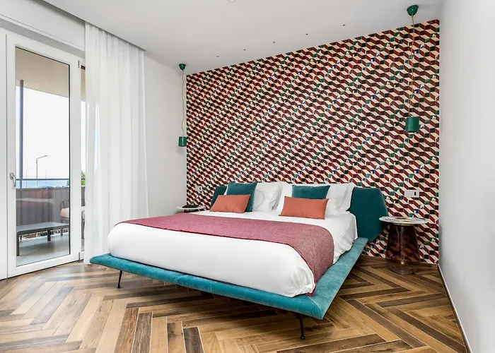 Futura Funky House - De Vivo Realty